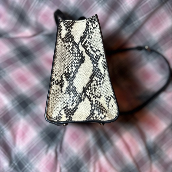 Kate Spade snake print small crossbody. EUC. - Picture 5 of 7